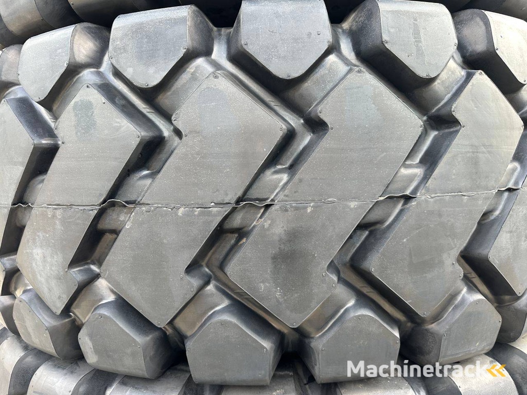 Partij Banden Forcestone 23.5-25 4 stuks Nieuw