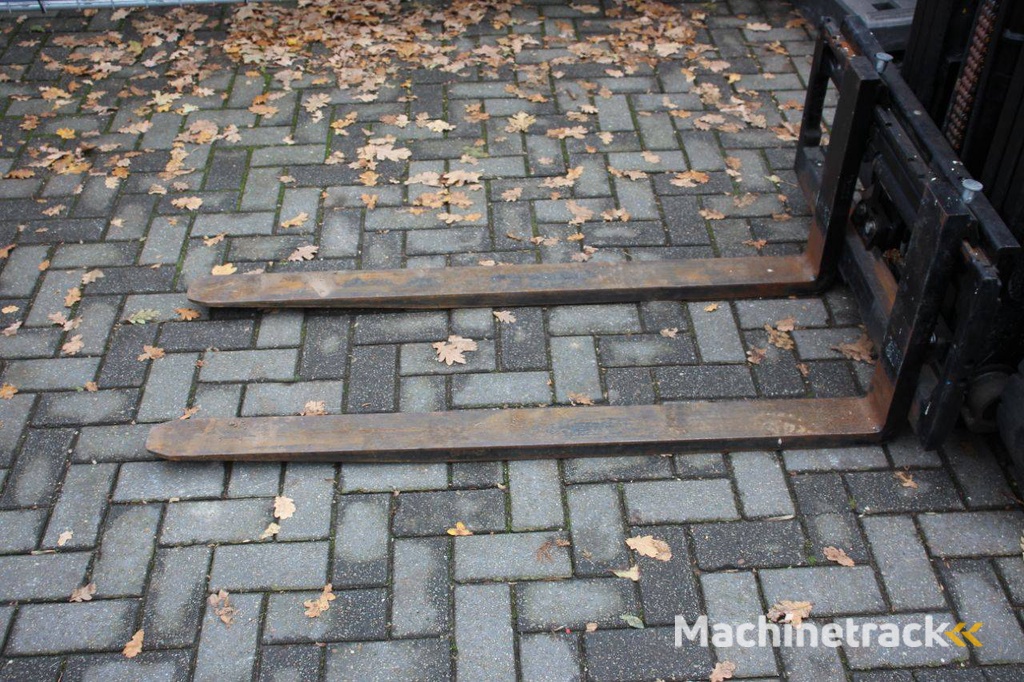 Hyster J1.8XNT MWB Electric Forklift 1750kg 4.6m 2013