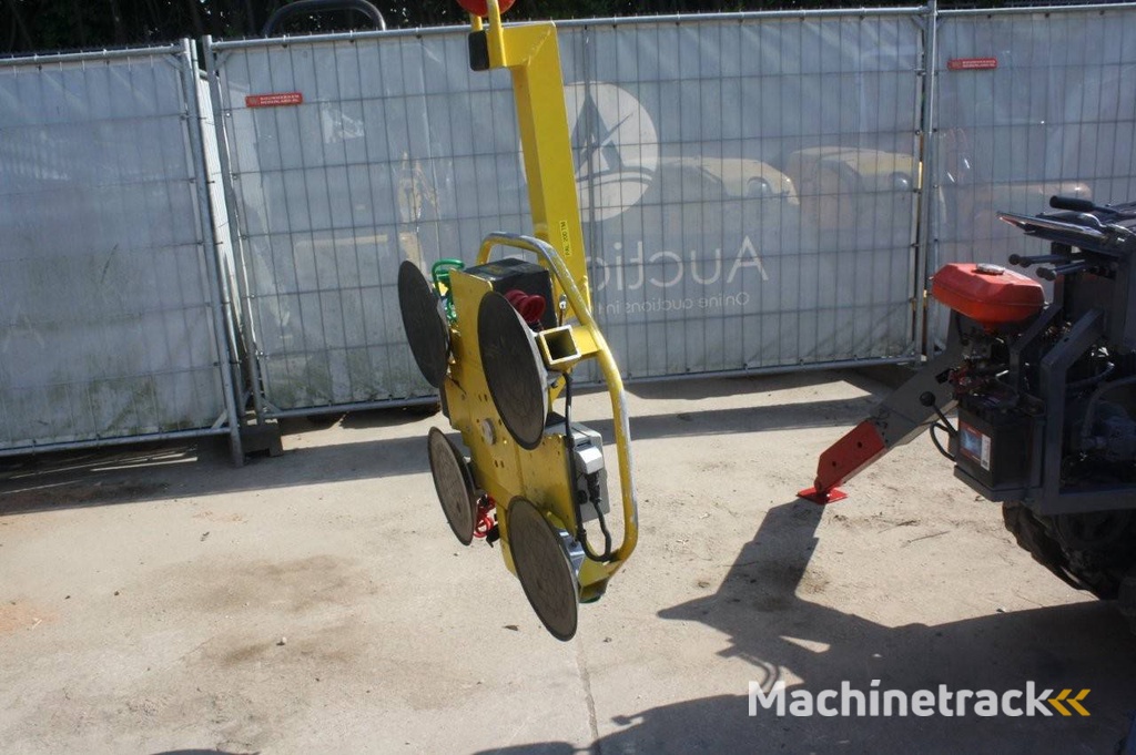 Hijskraan Takeuchi TC205 Benzine 2000kg 7m