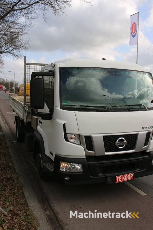 Truck Tipper Nissan NT500 Diesel