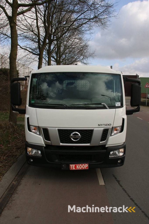 Truck Tipper Nissan NT500 Diesel