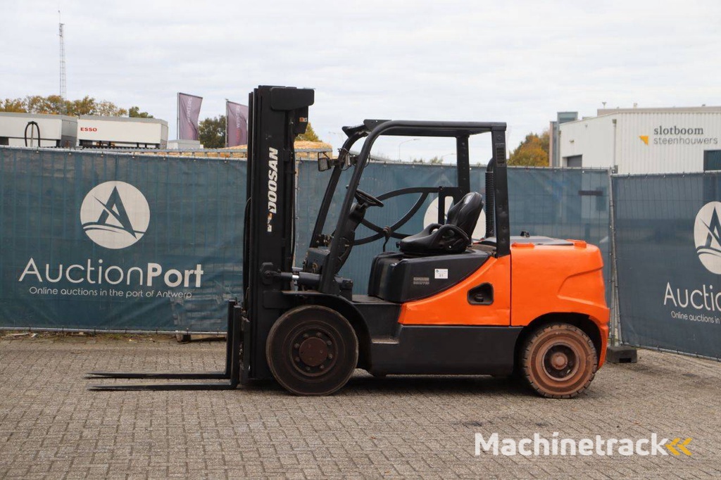 Forklift Doosan NVS000PC Diesel