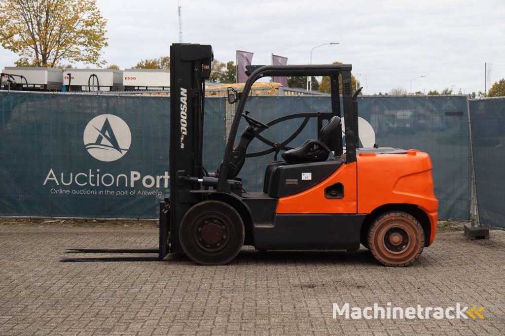 Forklift Doosan NVS000PC Diesel