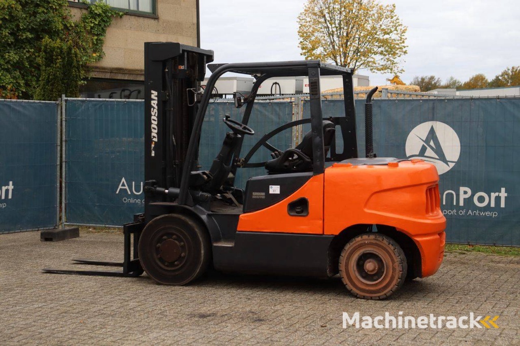 Forklift Doosan NVS000PC Diesel
