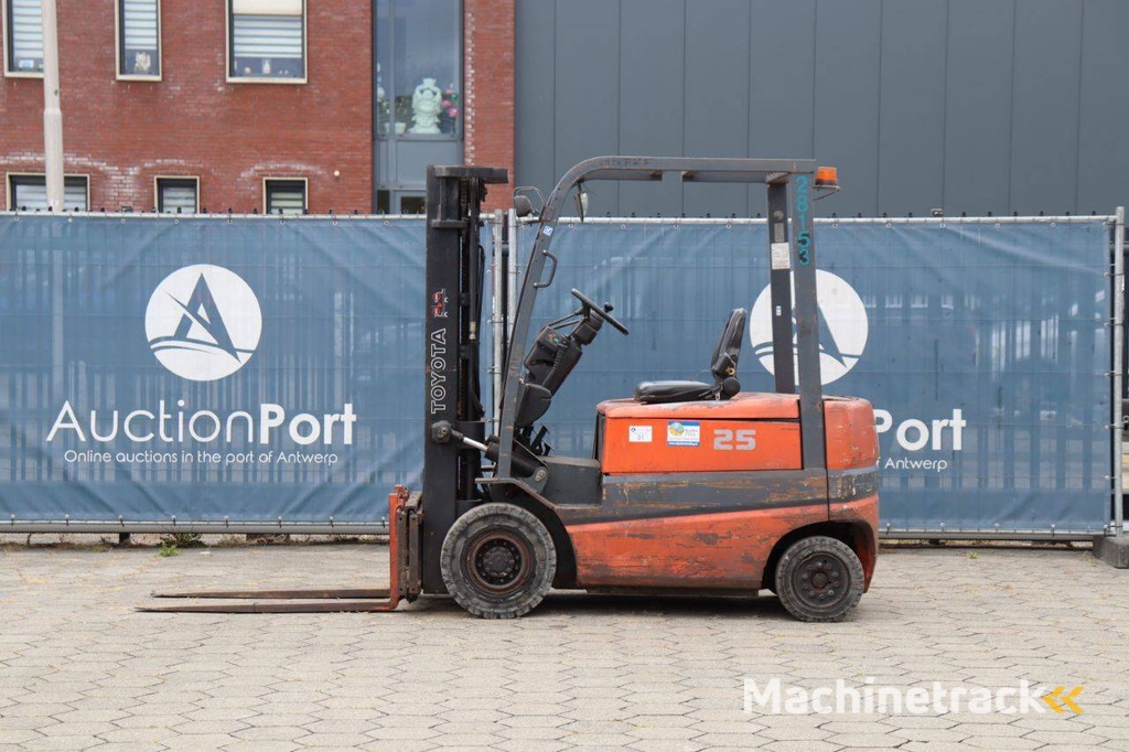 Heftruck Toyota 25 Elektrisch 2500kg 4.7m
