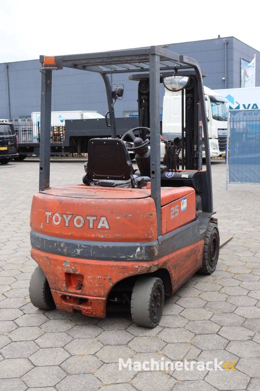 Heftruck Toyota 25 Elektrisch 2500kg 4.7m