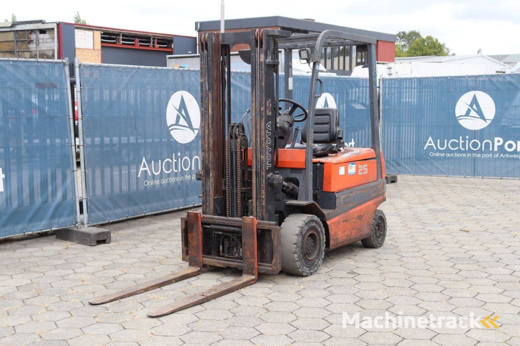 Heftruck Toyota 25 Elektrisch 2500kg 4.7m