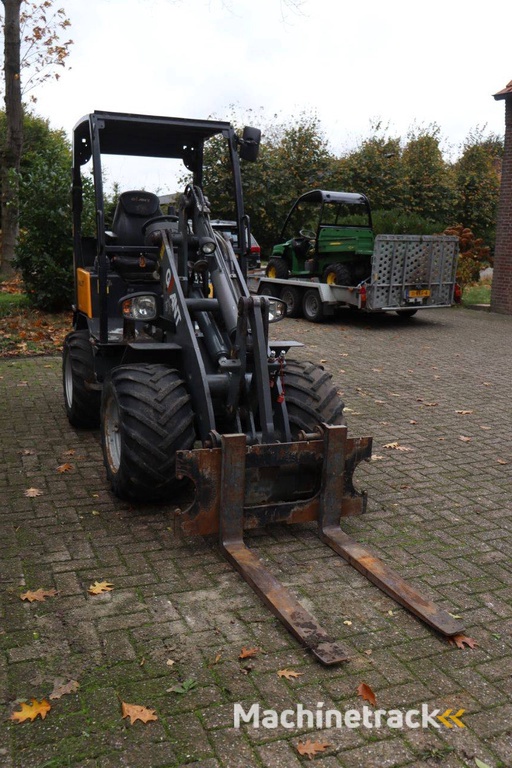 Kniklader Giant V452T Diesel 33kW 2010