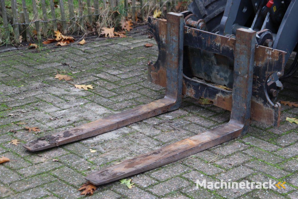 Kniklader Giant V452T Diesel 33kW 2010