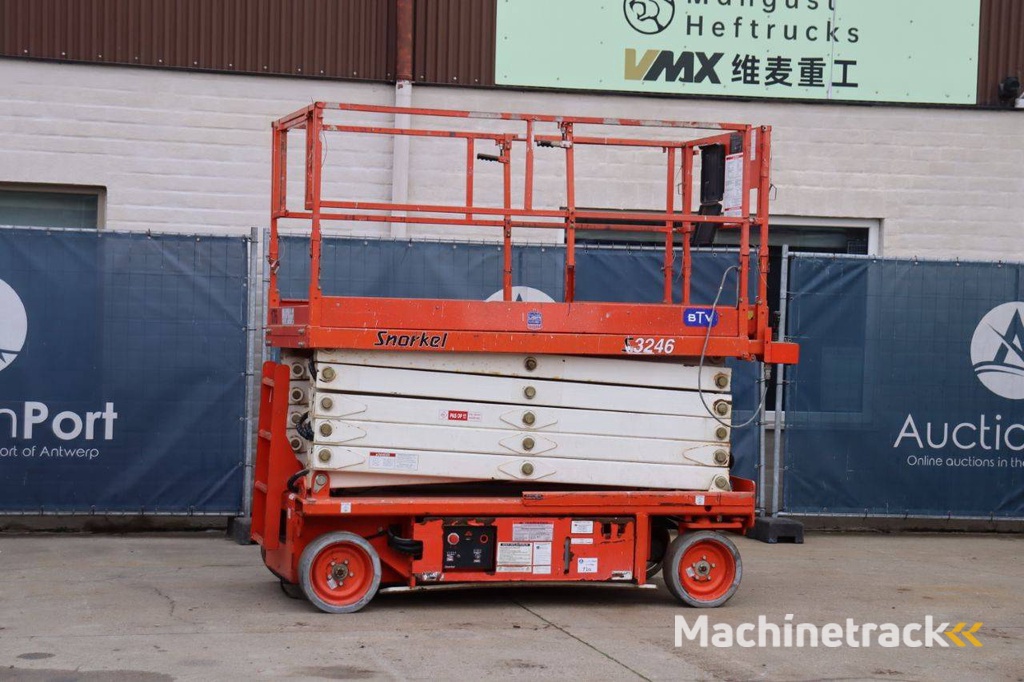 Schaarlift Snorkel S3246 Elektrisch 11.8m 2005