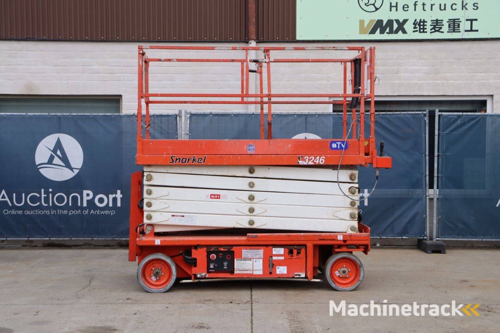 Schaarlift Snorkel S3246 Elektrisch 11.8m 2005