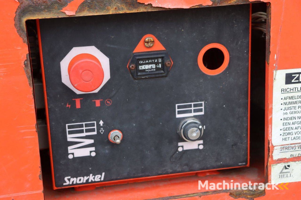 Schaarlift Snorkel S3246 Elektrisch 11.8m 2005