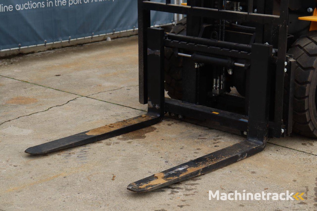 Forklift VMAX CPCD30 Diesel 3000kg 3.0m 2024 New