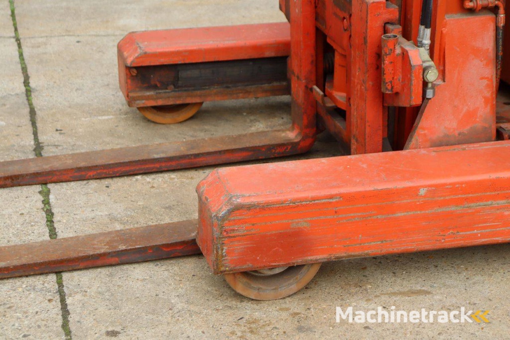 Reach truck BT BTRT 1350/9 Electric 1350kg 5.7m 1979