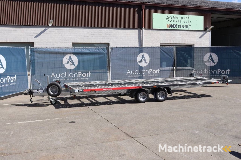 Kippbarer Autotransporter LKW 3000RT Neu