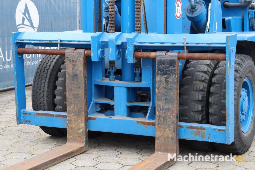 Forklift Clark DCY 160 Diesel 7258kg 5.33m