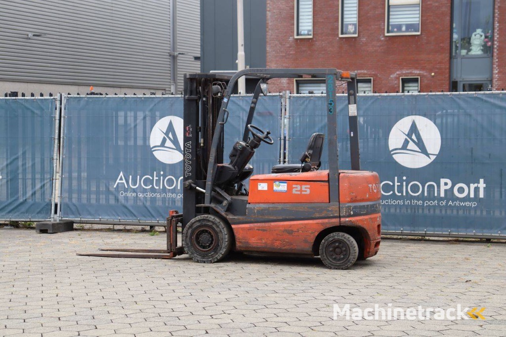 Toyota 25 Elektro-Gabelstapler, 2500 kg, 4,7 m
