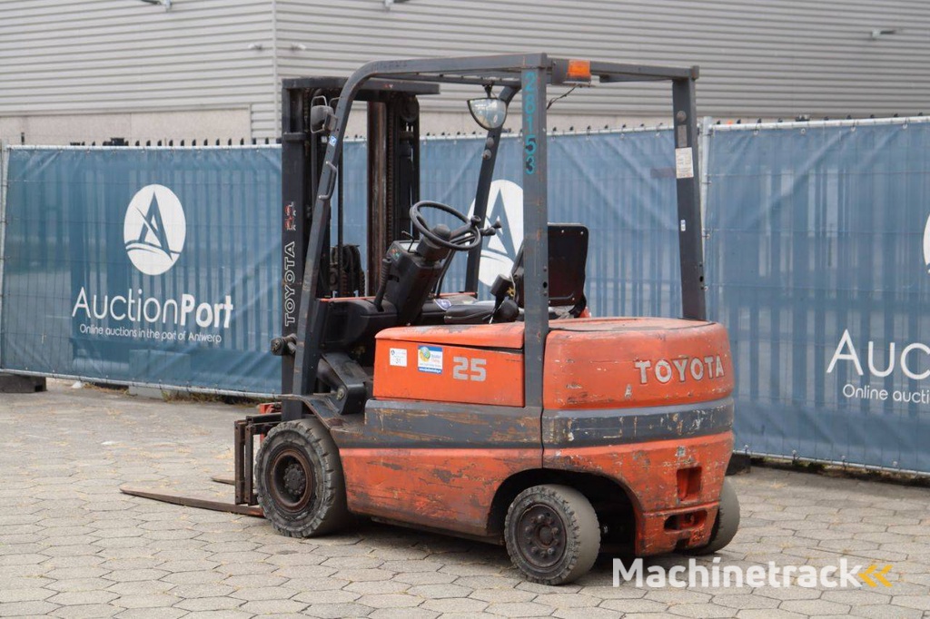 Toyota 25 Elektro-Gabelstapler, 2500 kg, 4,7 m