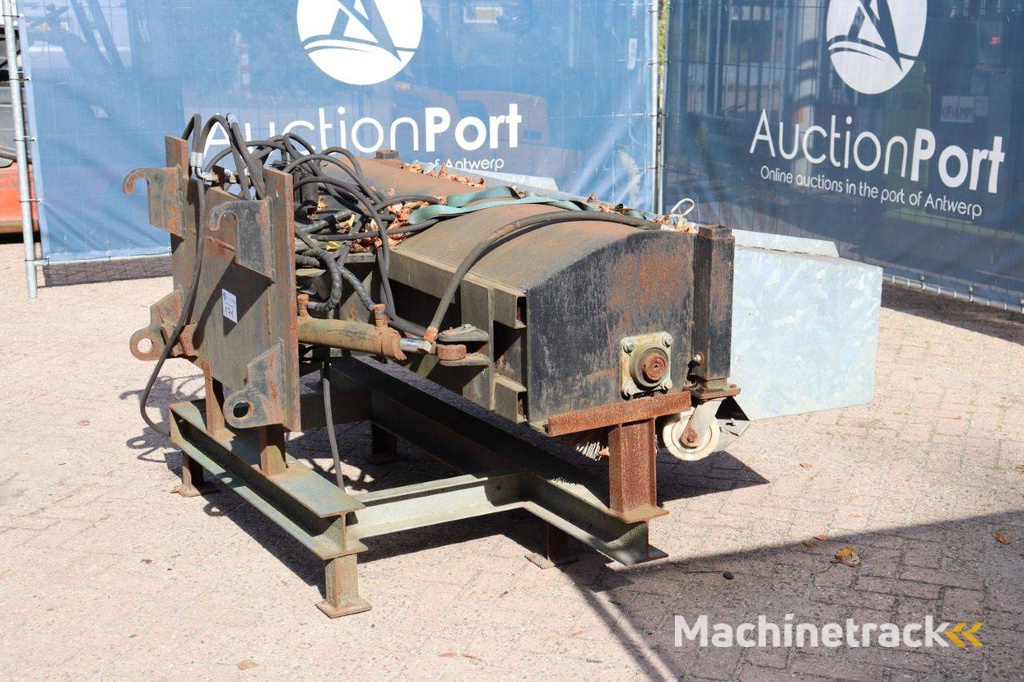 Sweeping brush attachment