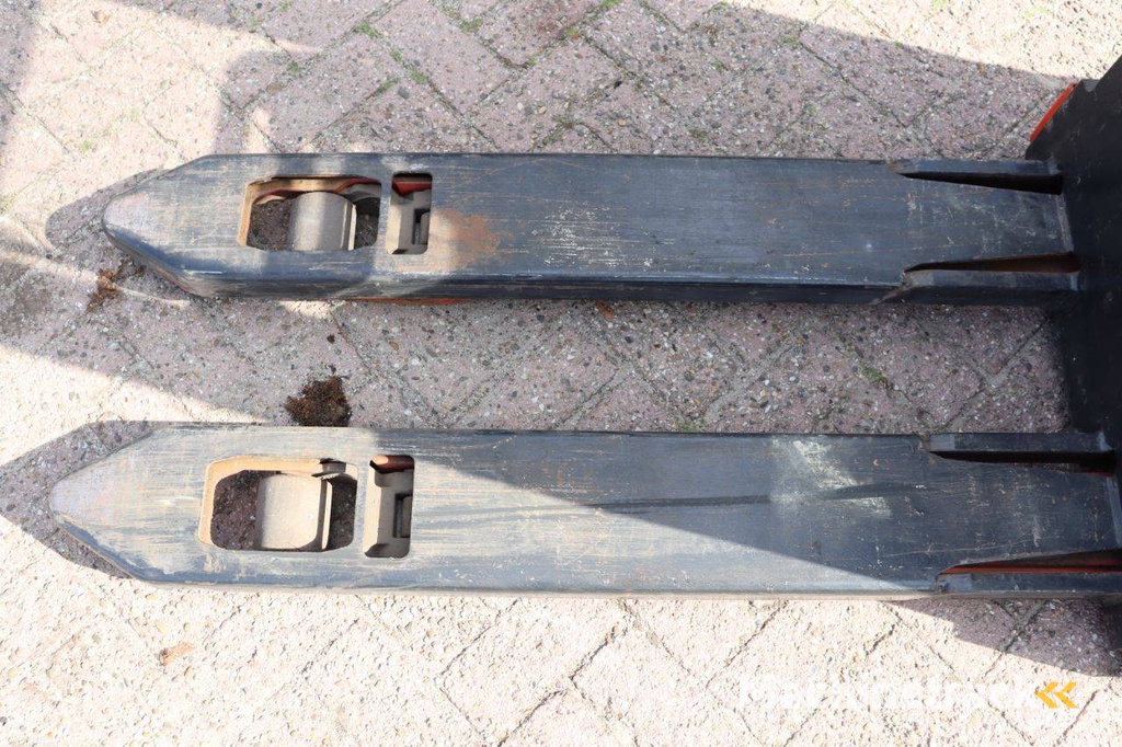 Stacker Linde D08 Electric 1800kg 2015