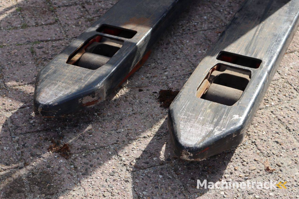 Stacker Linde D08 Electric 1800kg 2015