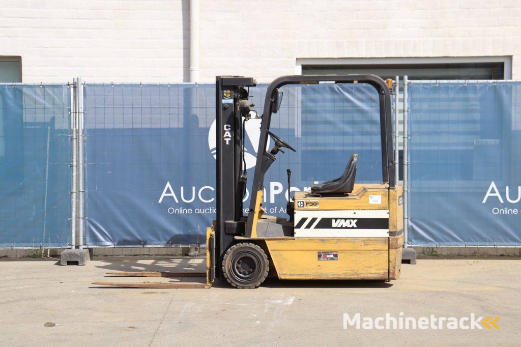 Caterpillar VMAX Electric Forklift