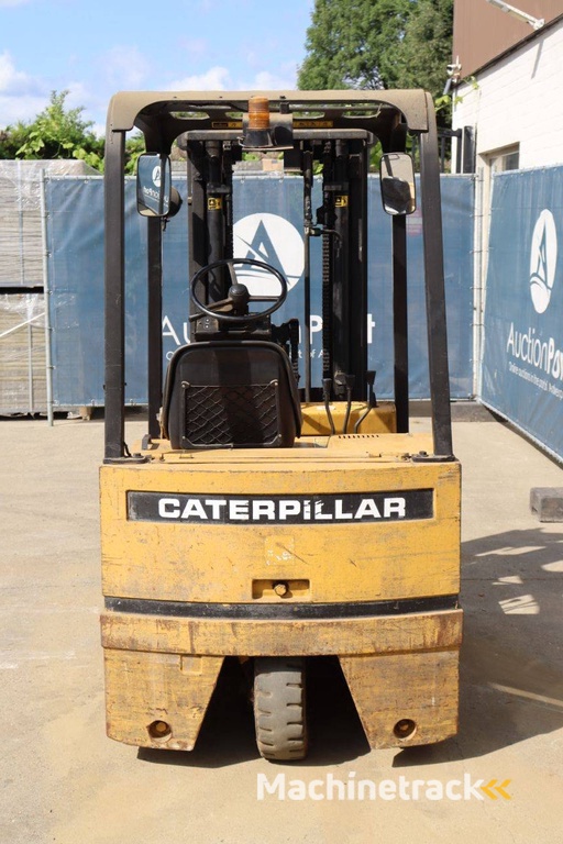 Caterpillar VMAX Electric Forklift