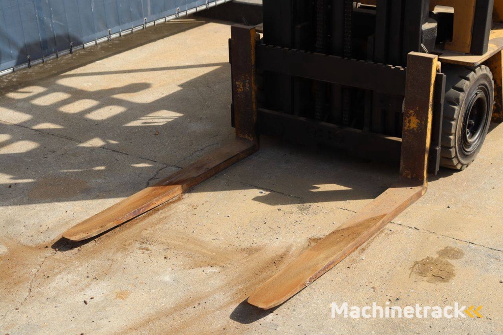 Caterpillar VMAX Electric Forklift