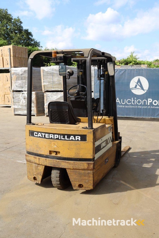Caterpillar VMAX Electric Forklift