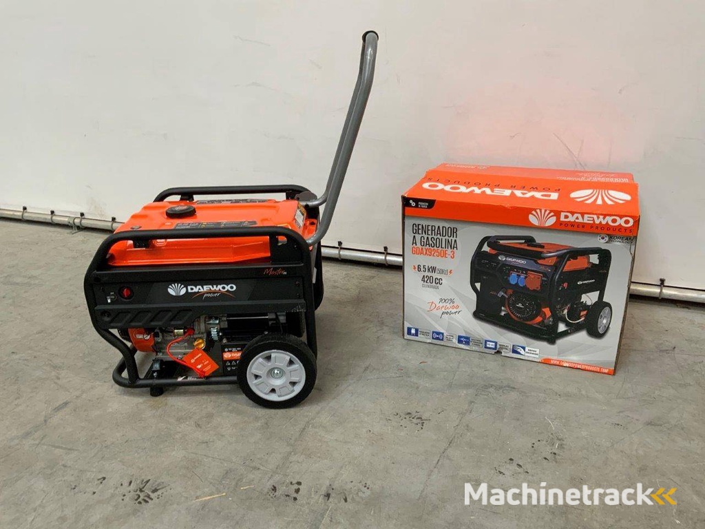4x Generator Daewoo GDAX9250E-3 Benzine 6.5kVA Nieuw