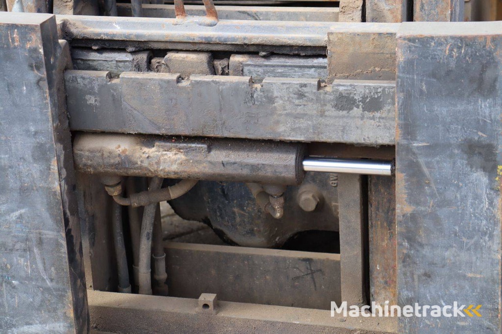 Heftruck Caterpillar DP30 Diesel 3000kg 5.0m 1997