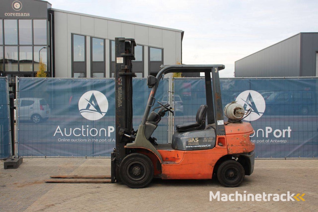 Forklift Toyota 42-7FGF25 LPG 2500kg 4.0m 2001