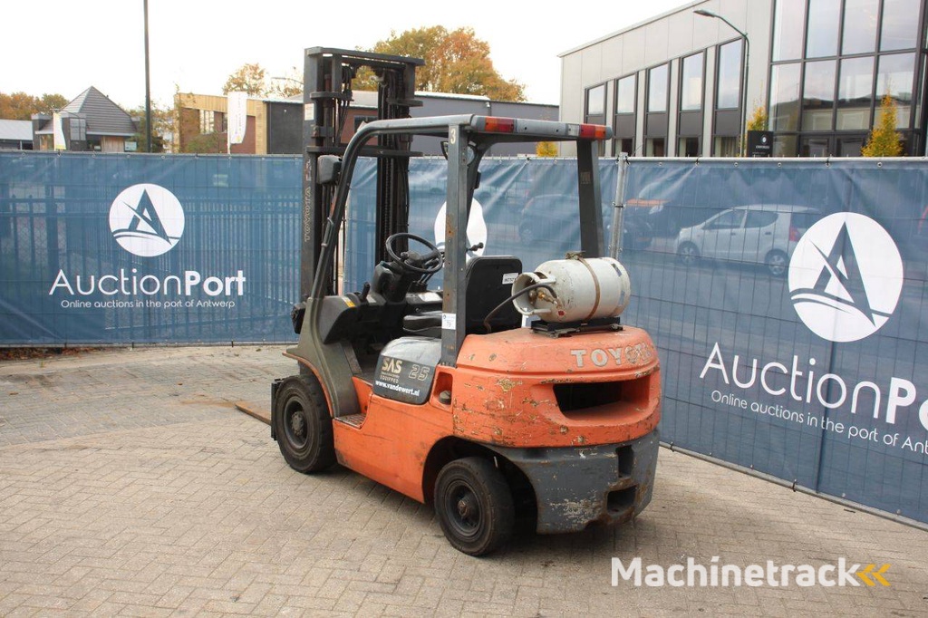 Forklift Toyota 42-7FGF25 LPG 2500kg 4.0m 2001