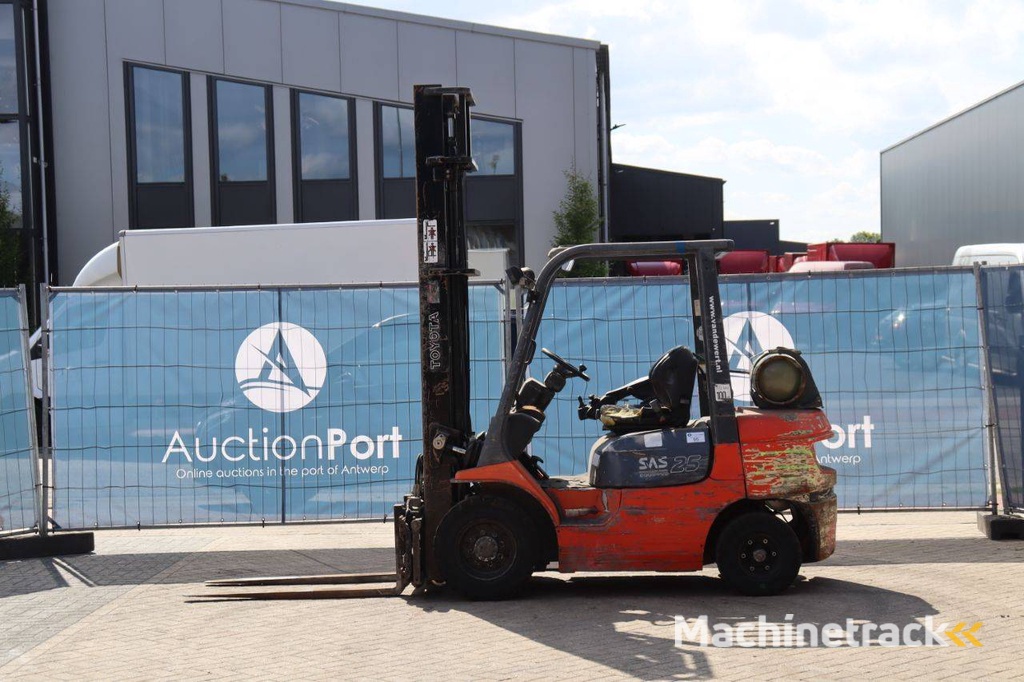 Forklift Toyota 42-7FGF25 LPG 2500kg 5.0m 2011