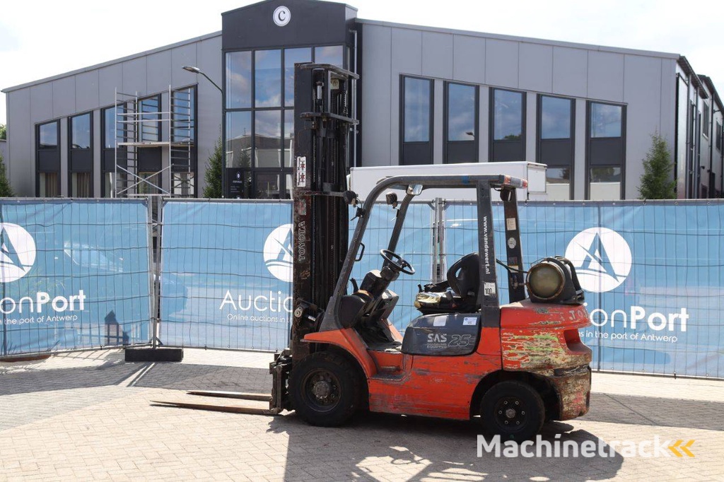 Forklift Toyota 42-7FGF25 LPG 2500kg 5.0m 2011