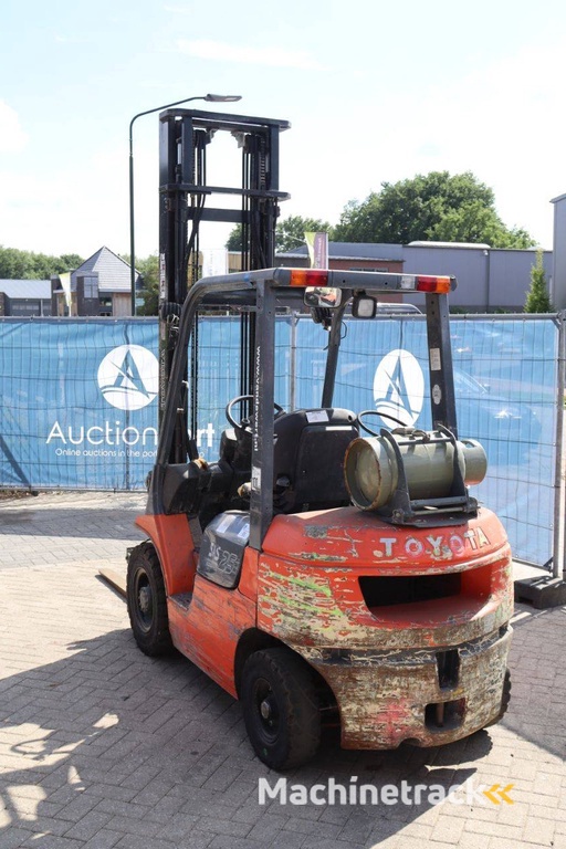 Forklift Toyota 42-7FGF25 LPG 2500kg 5.0m 2011