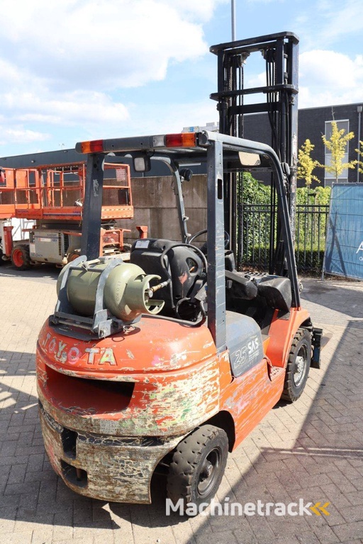 Forklift Toyota 42-7FGF25 LPG 2500kg 5.0m 2011
