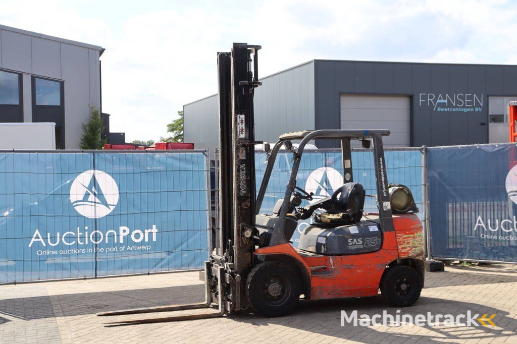 Forklift Toyota 42-7FGF25 LPG 2500kg 5.0m 2011