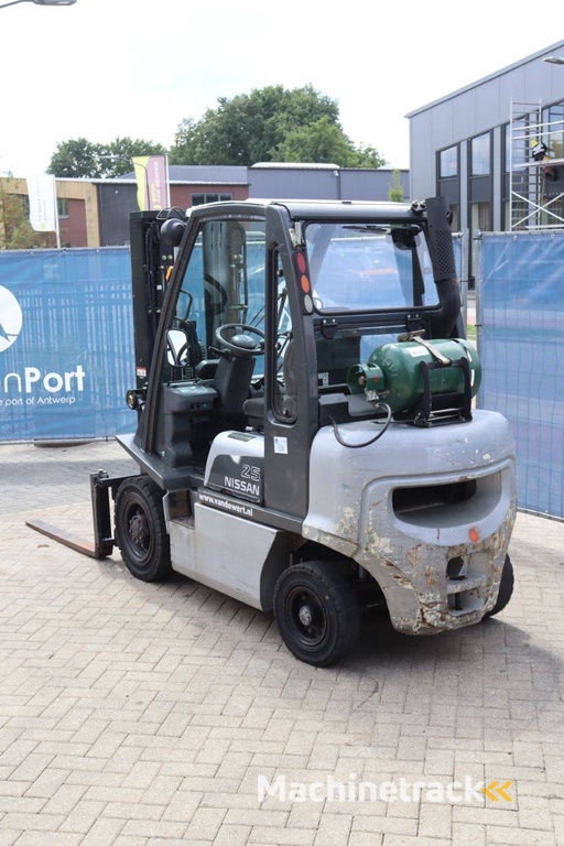 Forklift Nissan UD02A25PQ LPG 2500kg 4.75m 2005