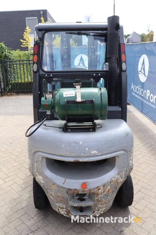 Forklift Nissan UD02A25PQ LPG 2500kg 4.75m 2005