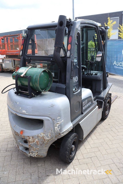 Forklift Nissan UD02A25PQ LPG 2500kg 4.75m 2005