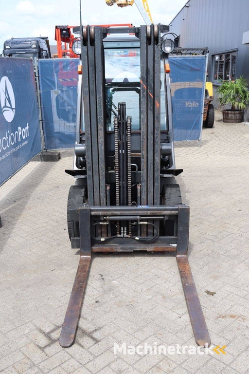 Forklift Nissan UD02A25PQ LPG 2500kg 4.75m 2005