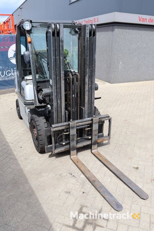 Forklift Nissan UD02A25PQ LPG 2500kg 4.3m 2006