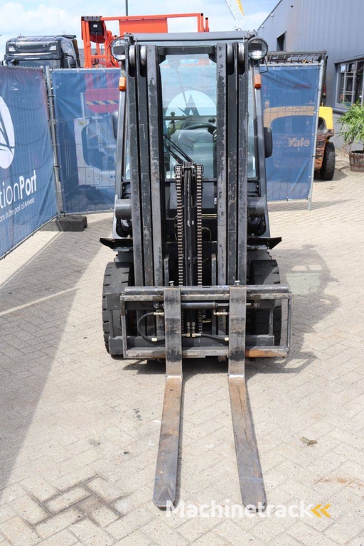 Forklift Nissan UD02A25PQ LPG 2500kg 4.3m 2006