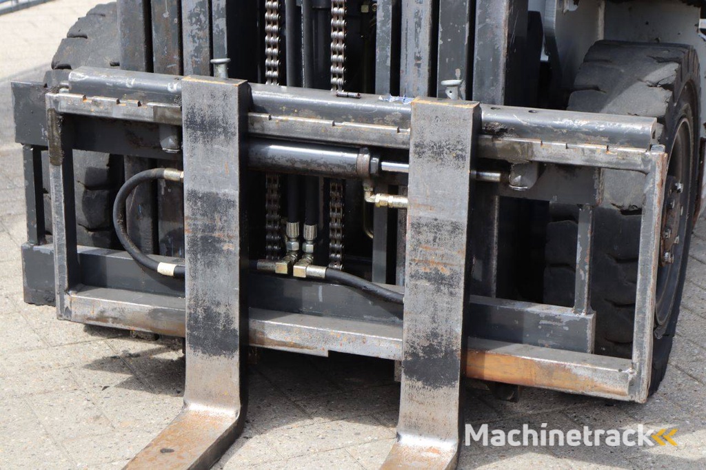 Forklift Nissan UD02A25PQ LPG 2500kg 4.3m 2006