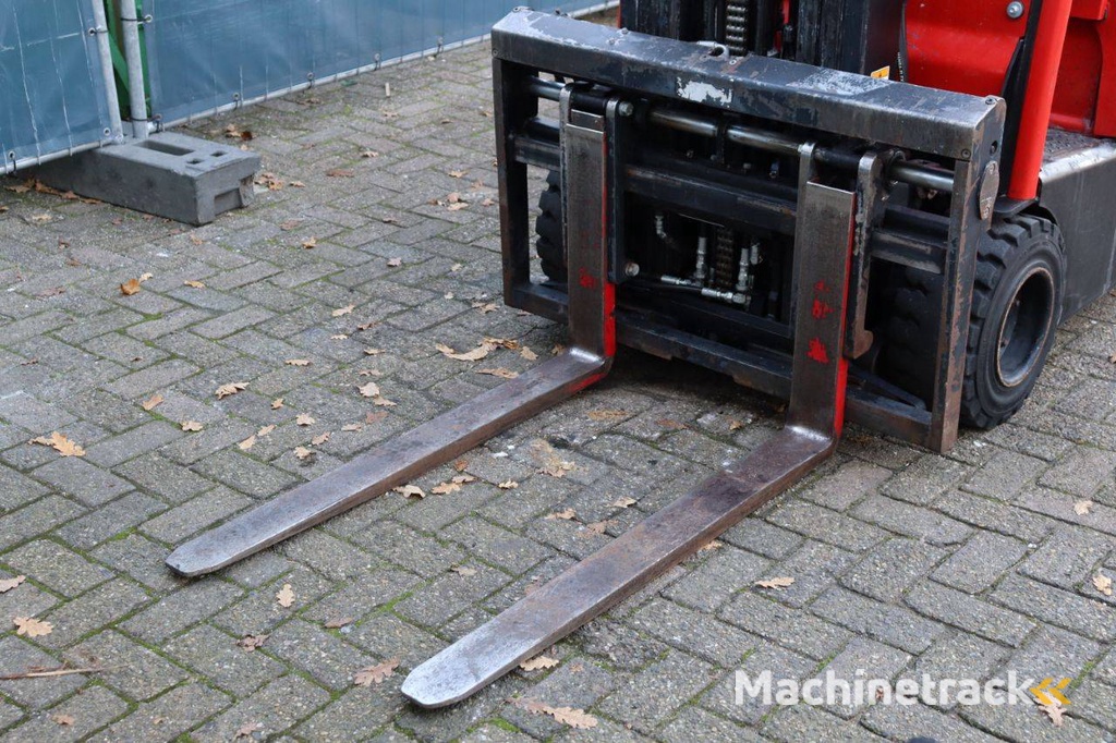 Hyster J2.0XNT MWB Electric Forklift 1520kg 4.6m 2013