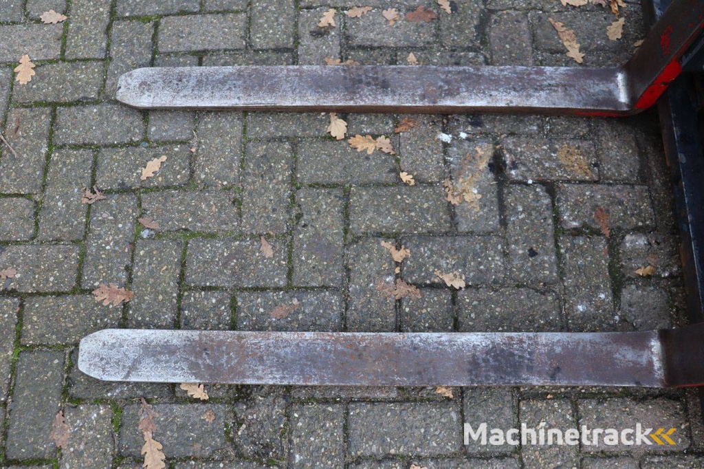 Hyster J2.0XNT MWB Electric Forklift 1520kg 4.6m 2013