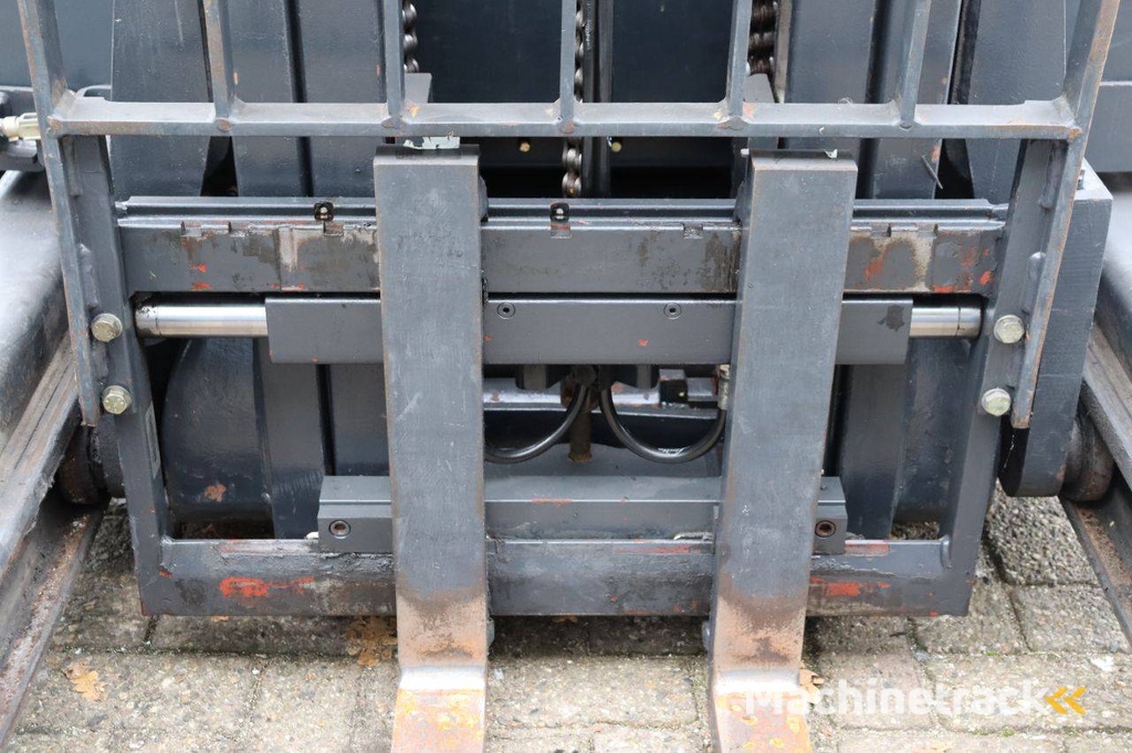 Reach truck Linde R14G-12 Electric 1400kg 2010