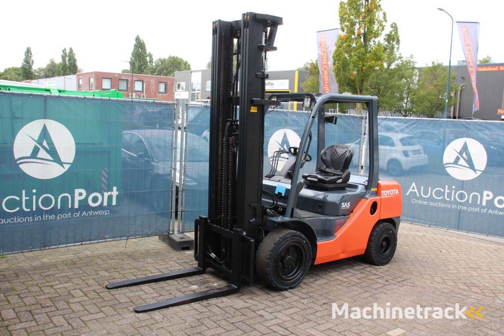 Heftruck Toyota 02-8FDF30 Diesel 3000kg 6.0m 2011