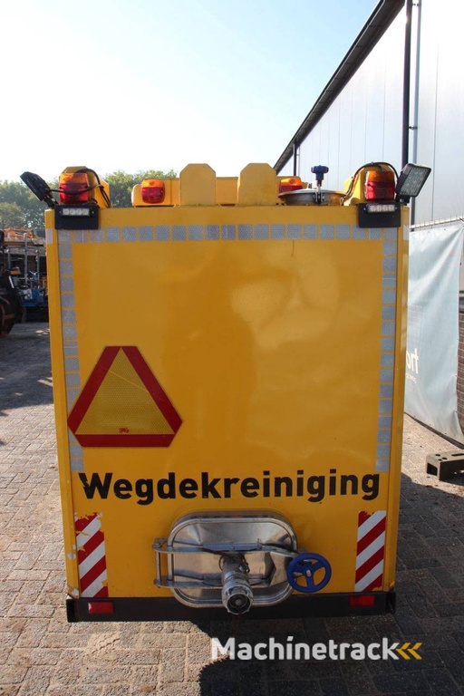 Mini tractor Kubota STV40 Diesel 2006 with sweeping brush